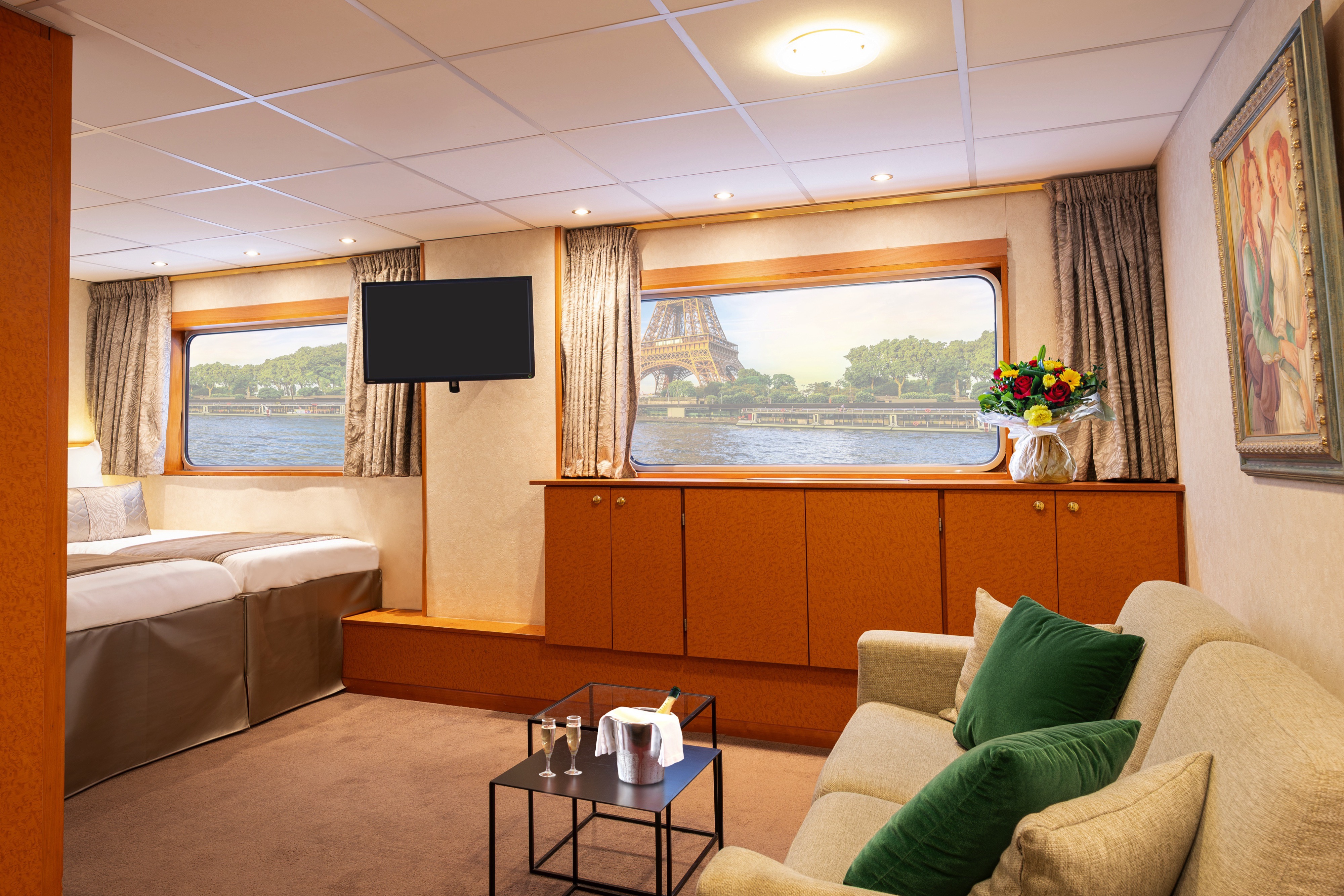 Main Deck 2 Single Beds Suite Cat B